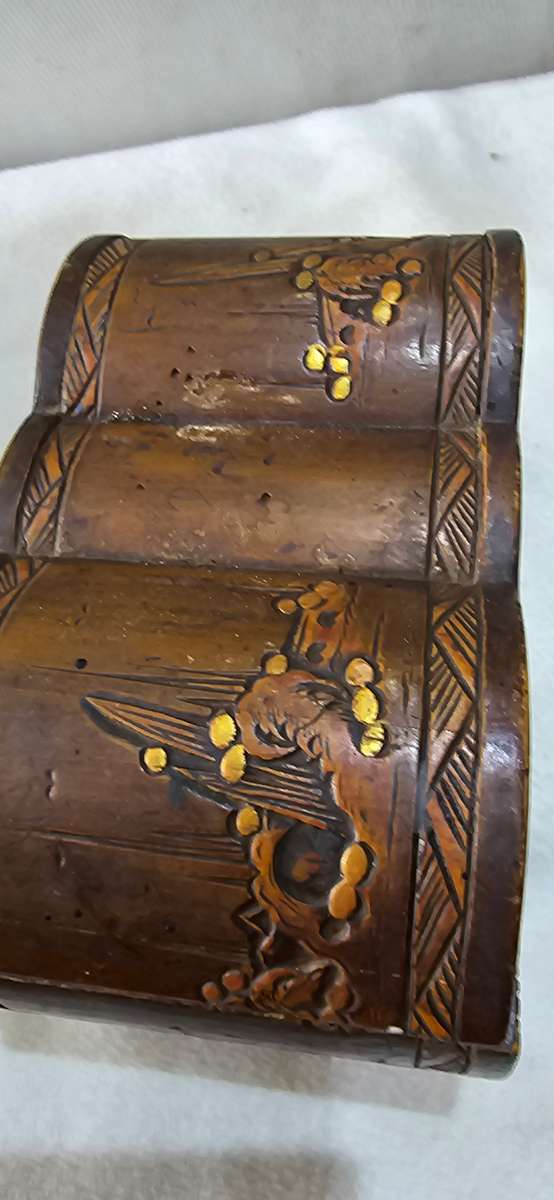 VINTAGE COLLECTIVE WOODEN JEWELRY BOX