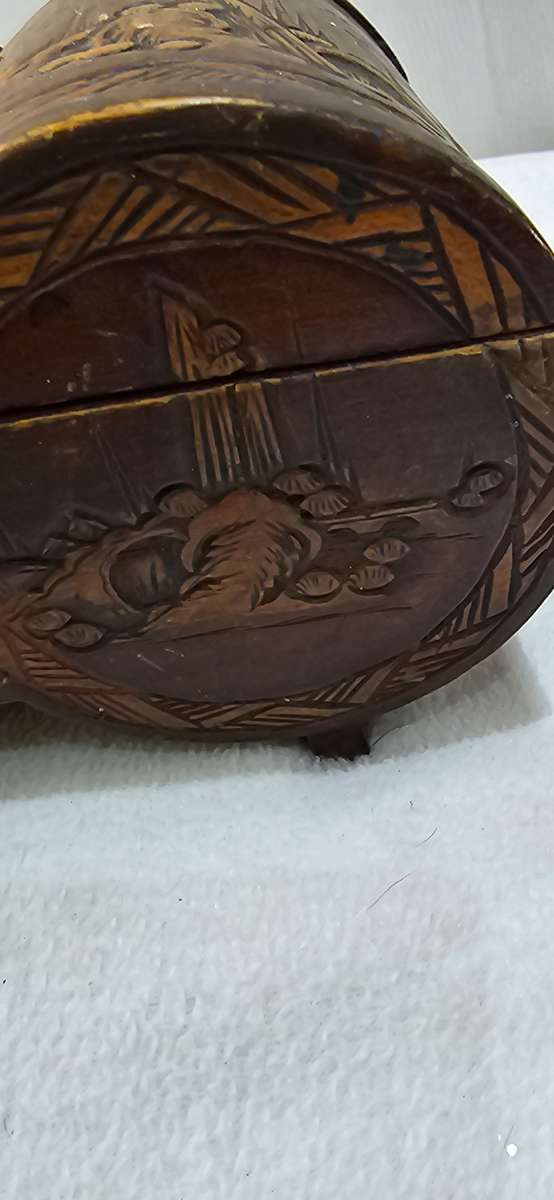 VINTAGE COLLECTIVE WOODEN JEWELRY BOX