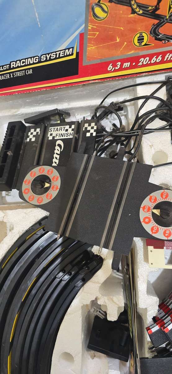 1:43 SCALE SLOT RACING SYSTEM WITH 2 CARS