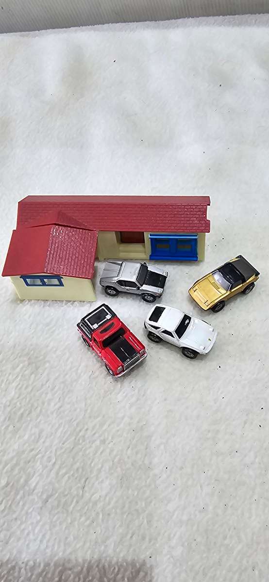 RAILWAY LAYOUTS(HOME WITH GARAGE PLUS 4 CARS)