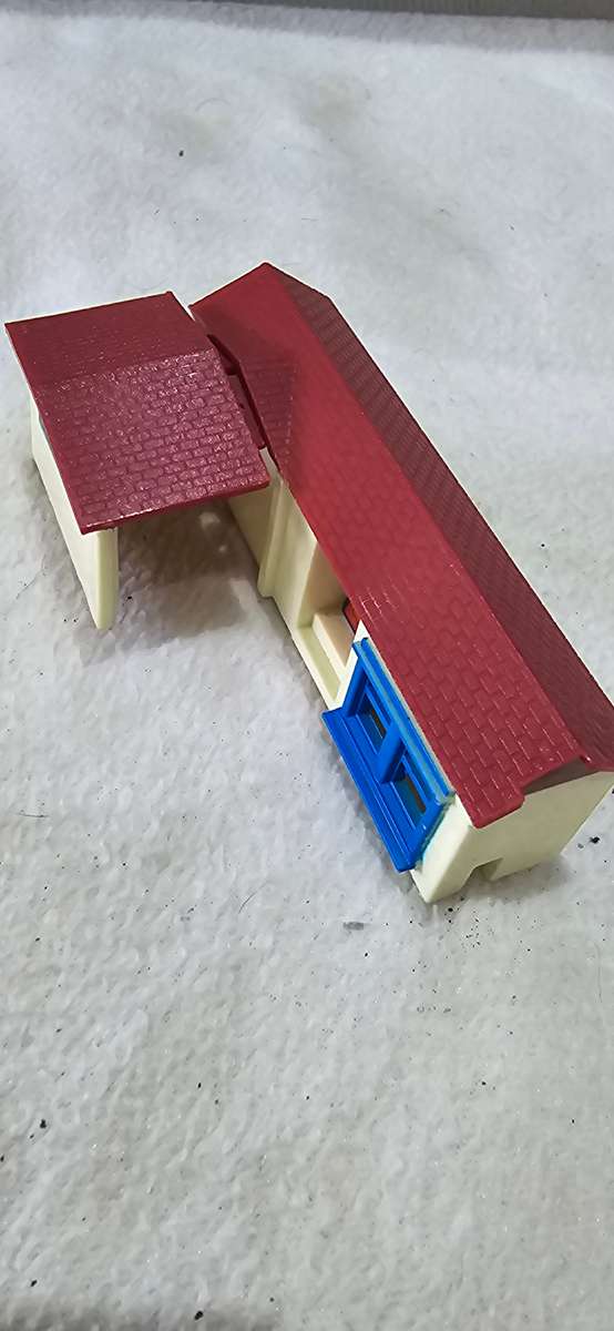 RAILWAY LAYOUTS(HOME WITH GARAGE PLUS 4 CARS)