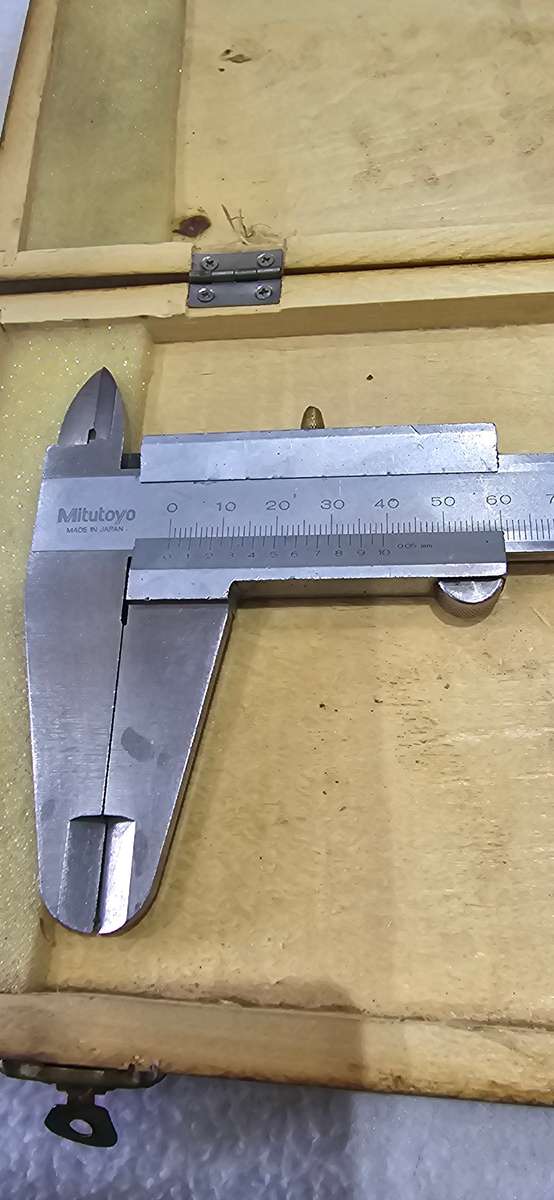 VINTAGE MITUTOYO VINIER CALIPER IN WOODEN BOX