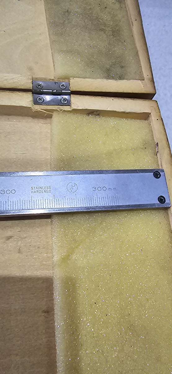 VINTAGE MITUTOYO VINIER CALIPER IN WOODEN BOX