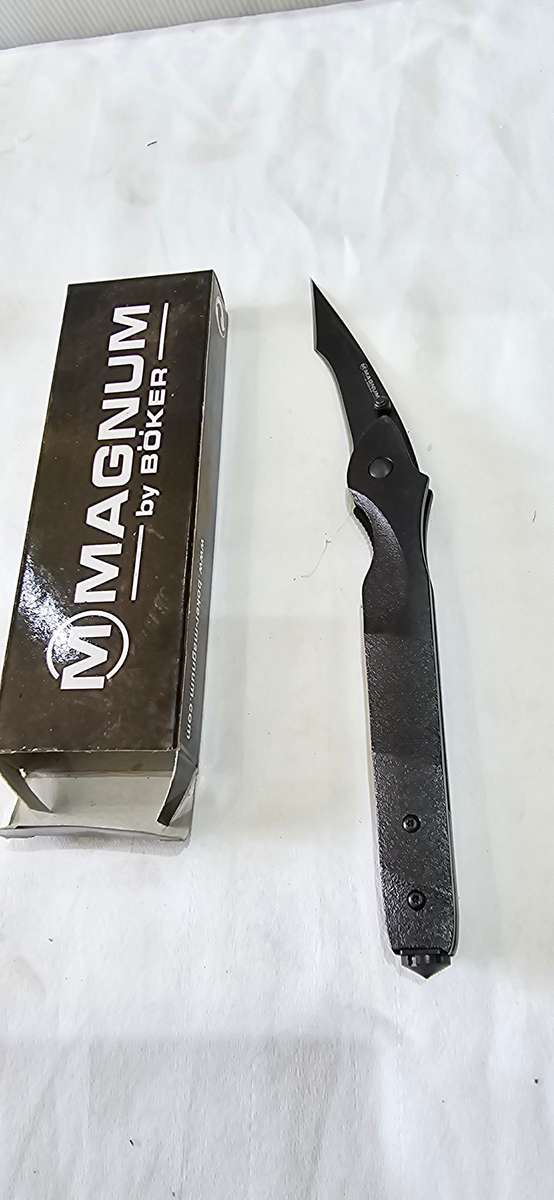 BOKER MAGNUM FOLDABLE POCKET  WITH CLIPKNIFE