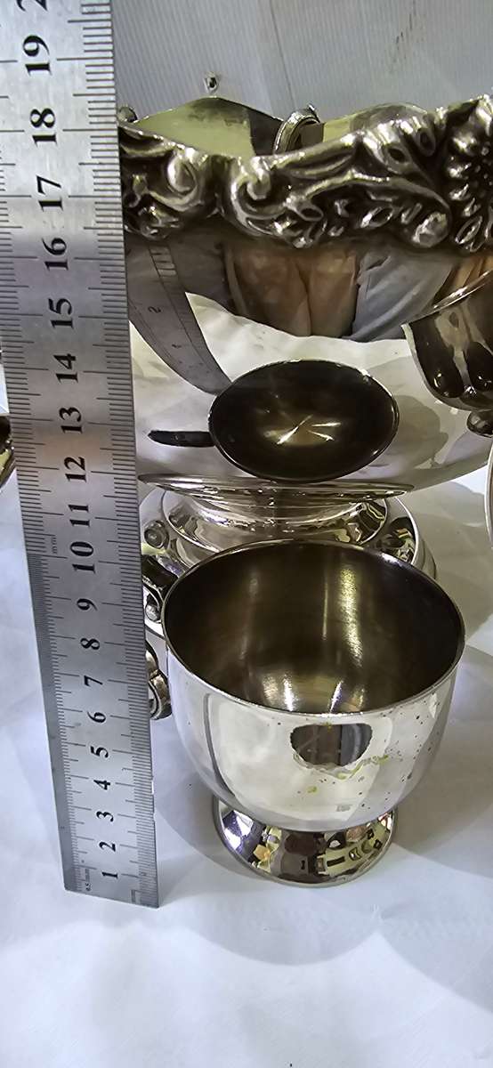 STUNNING VINTAGE STAINLESS STEEL PUNCH BOWL SET