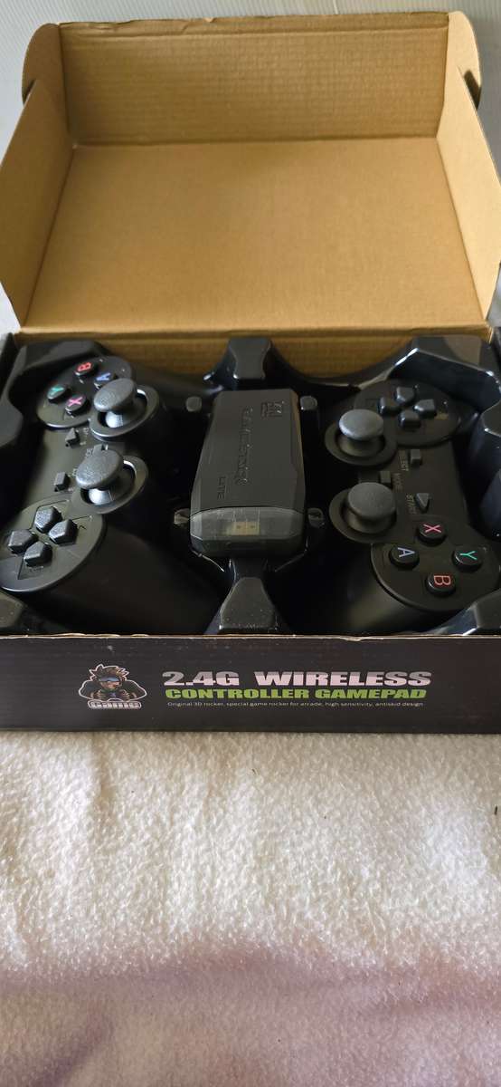 2,4 G WIRELESS CONTROLLER GAMEPAD