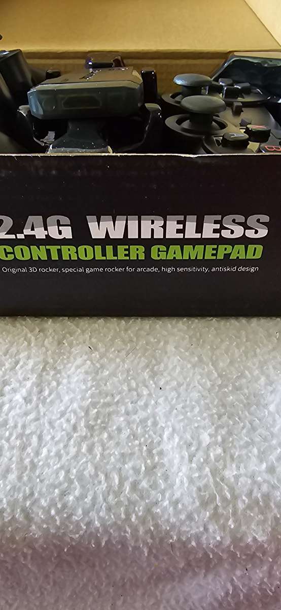 2,4 G WIRELESS CONTROLLER GAMEPAD