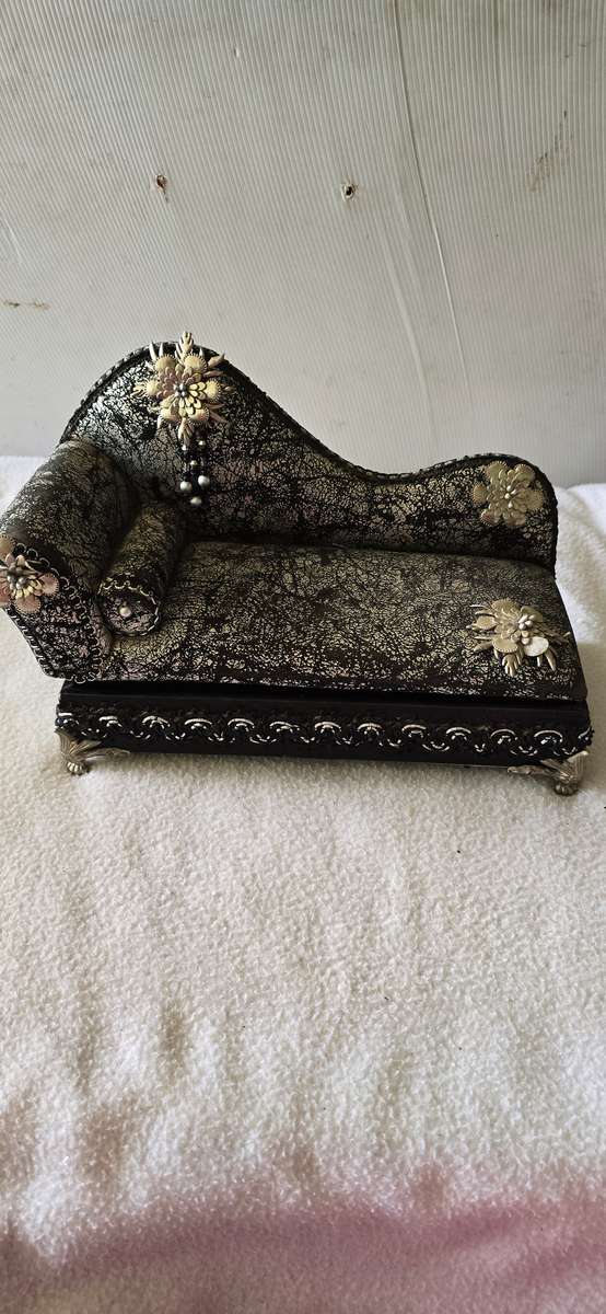 MINI SOFA JEWELRY BOX WITH MIRROR