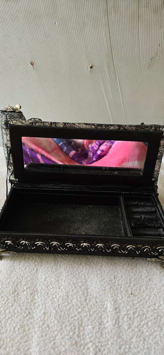 MINI SOFA JEWELRY BOX WITH MIRROR