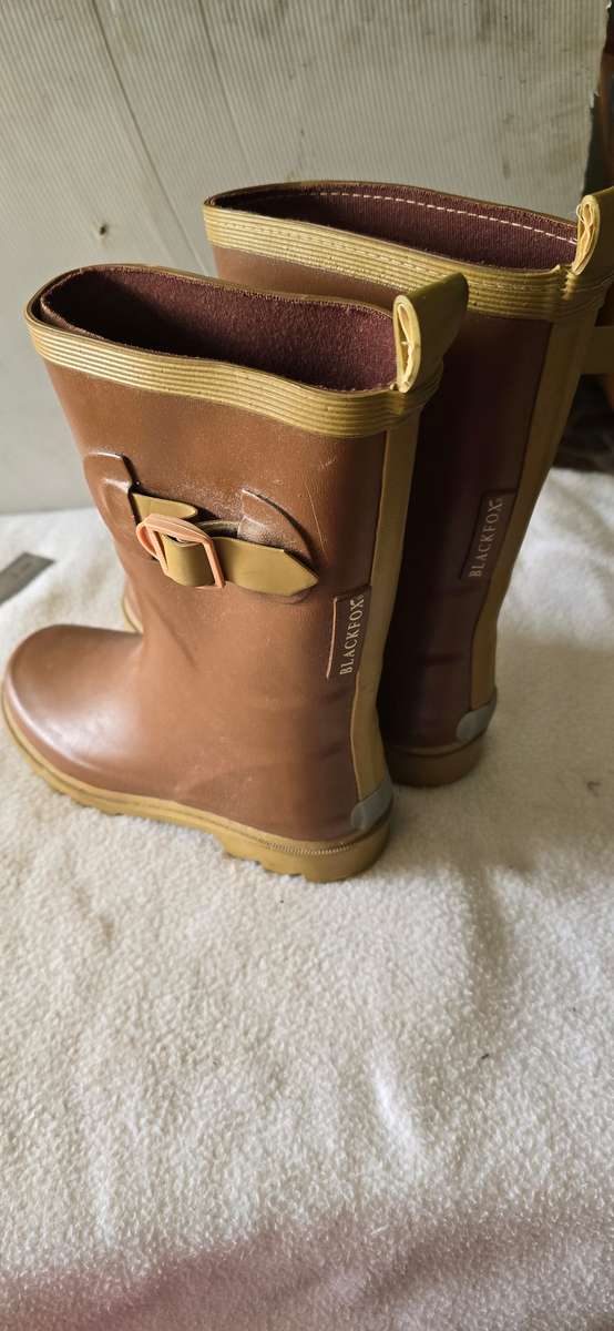 BLACKFOX BOOTS SIZE 1(MINT CONDITION)