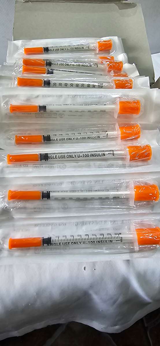 100 PIECES DISPOSABLE INSULIN SYRINGES
