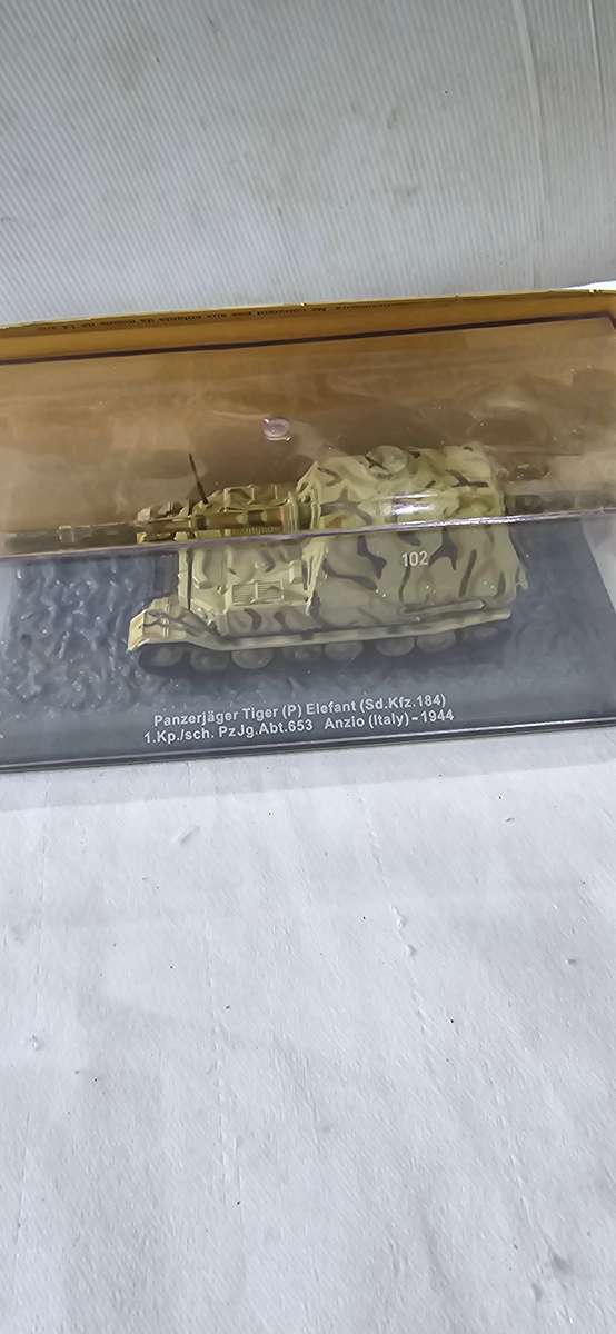DIE CAST MODEL MILLITARY COMBAT TANK(PANZERJAGER TIGER,1944)SCALE 1:72