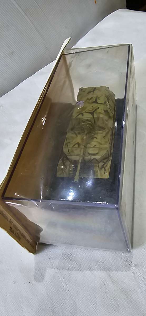 DIE CAST MODEL MILLITARY COMBAT TANK(PANZERJAGER TIGER,1944)SCALE 1:72