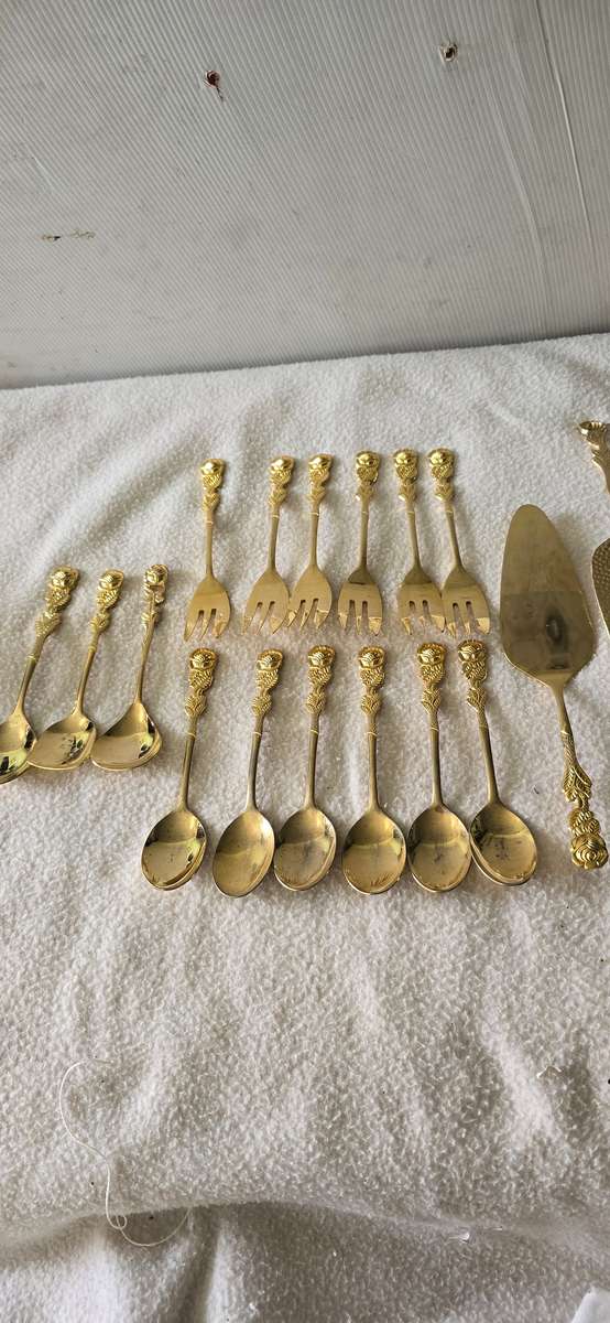 15 PIECE EETRITE 24 K GOLDPLATED CUTLERIES