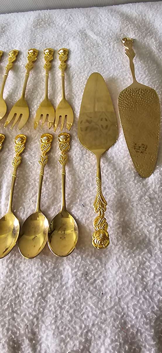 15 PIECE EETRITE 24 K GOLDPLATED CUTLERIES