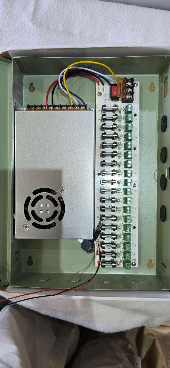 12 VDC,18 OUTPUT SWITCH MODE CCTV POWER SUPPLY