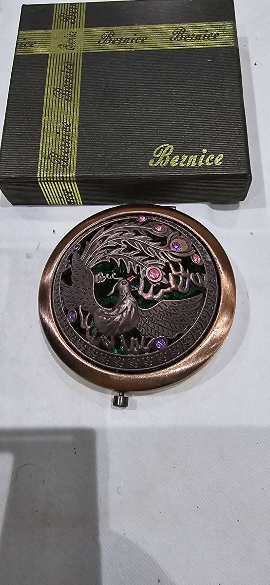 BERNICE COMPACT FOLDABLE TRAVEL MIRROR(BRONZE LOOK)