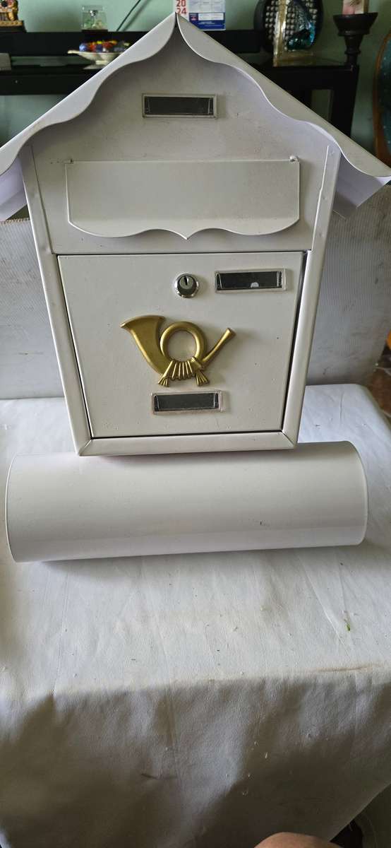 VINTAGE CLASSIC DESIGN WALL MOUNT MAIL BOX WITH KEY