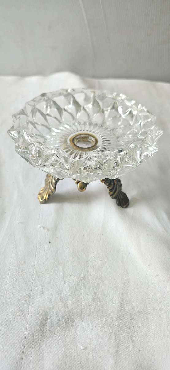 VINTAGE CRYSTAL ASHTRAY ON BRASS PEDESTAL