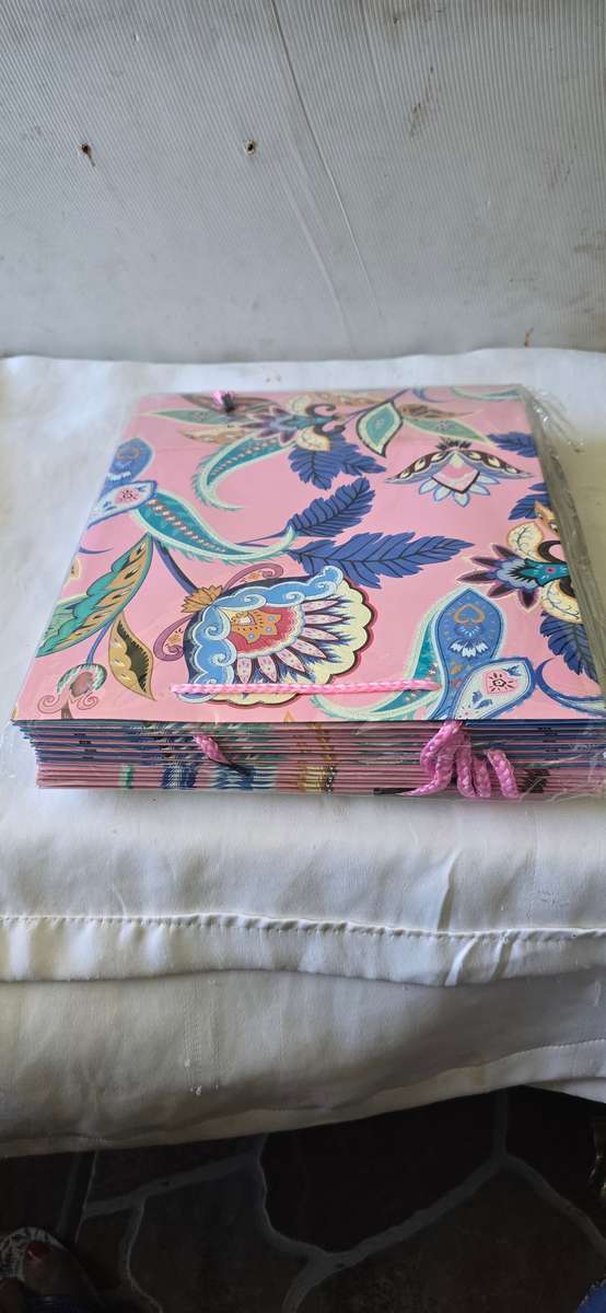 PACK OF 12 GIFT BAGS(40 x 25cm)