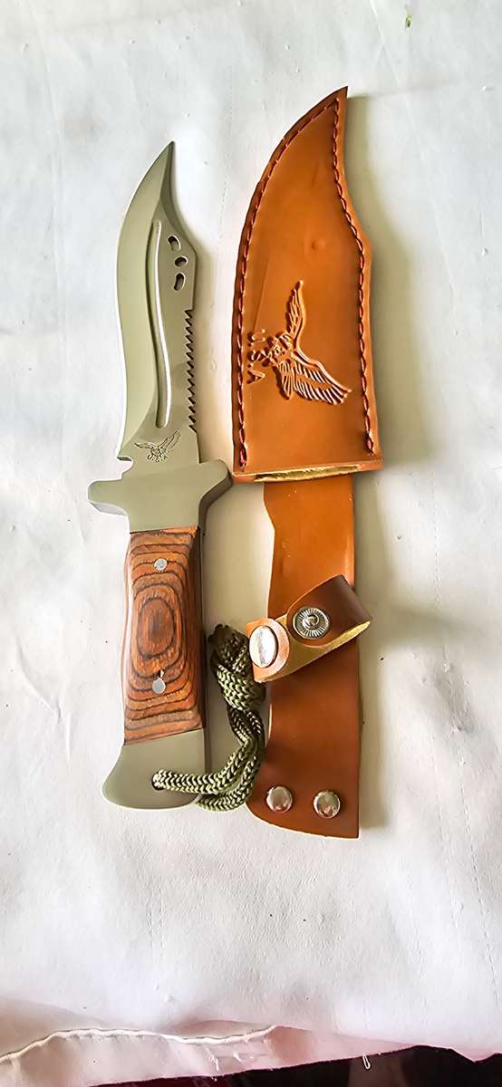 USA HUNTING KNIFE WITH LEATHER SHEATH