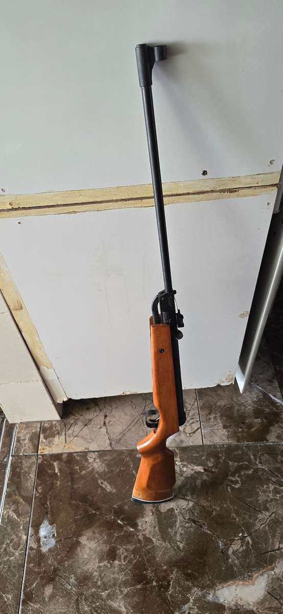 AIR RIFLE-SEE DESCRIPTION