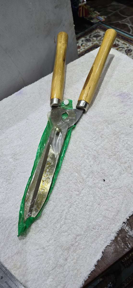 Wooden Handle Trimmer (48cm Length)