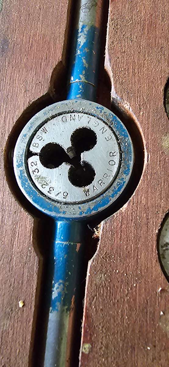 VINTAGE TAP AND DIE SET(*MADE IN ENGLAND)