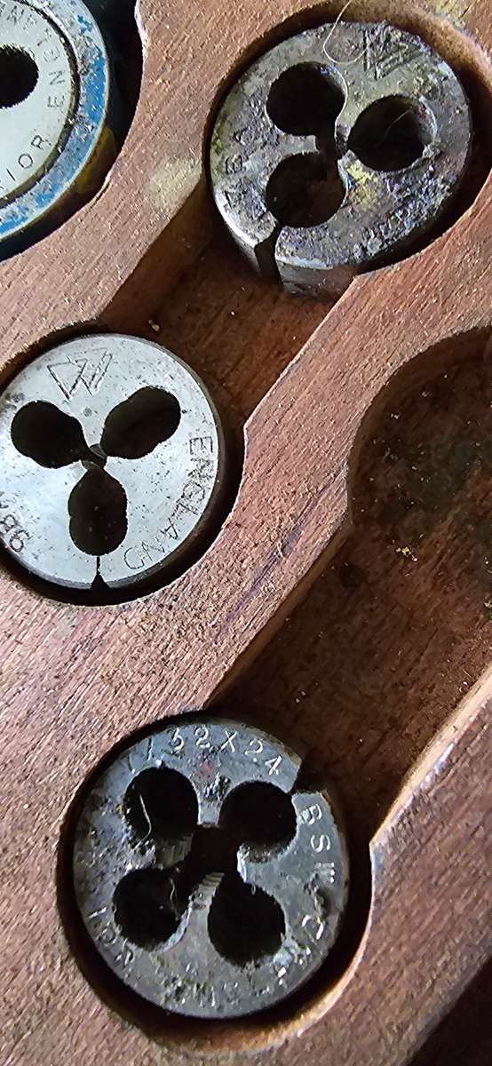 VINTAGE TAP AND DIE SET(*MADE IN ENGLAND)