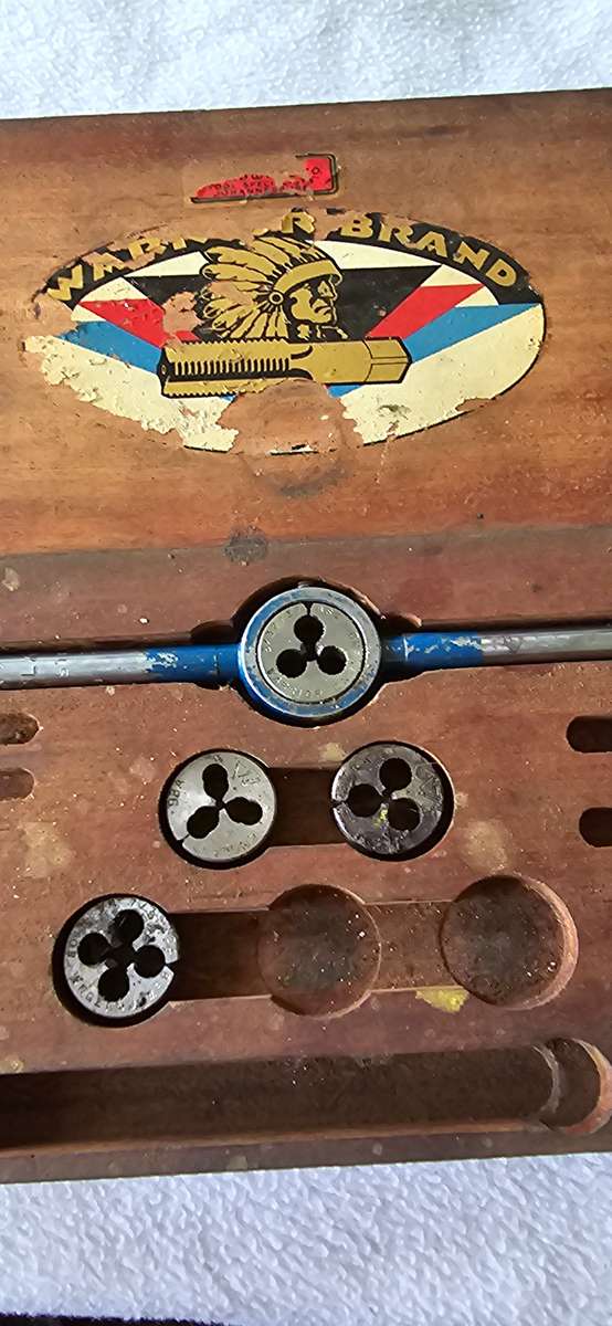 VINTAGE TAP AND DIE SET(*MADE IN ENGLAND)