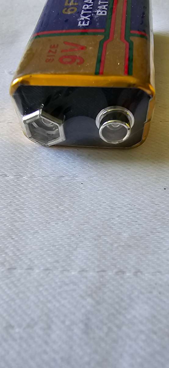 PACK OF FOUR 9V HEAVY DUTY BATTERIES