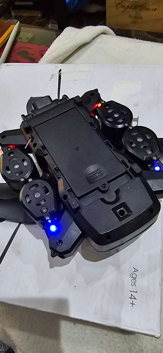 FOLDABLE QUADCOPTER DRONE