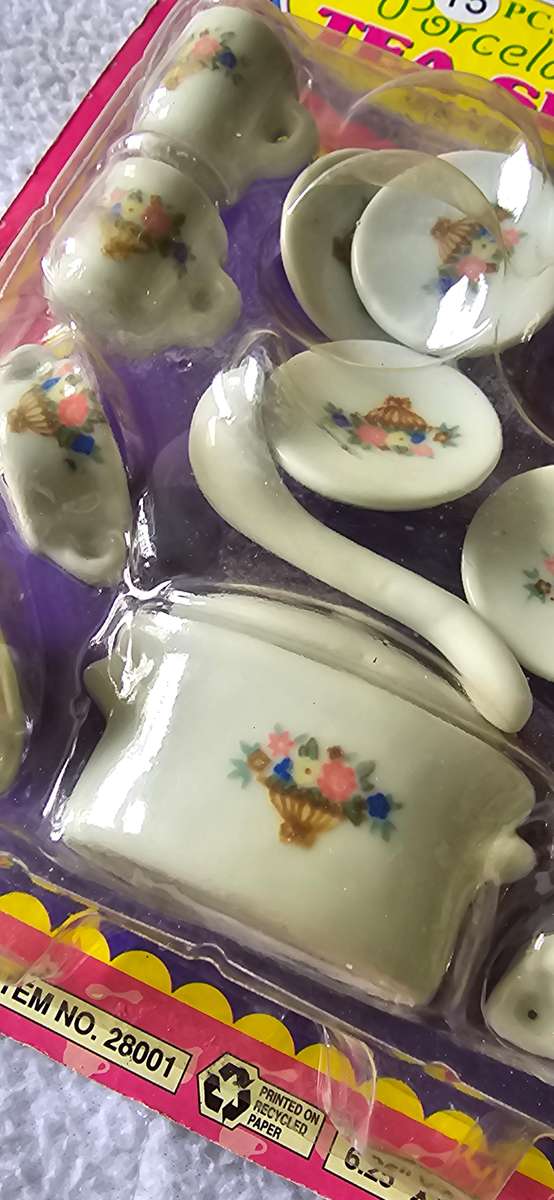 VINTAGE 15 PIECE PORCELAIN TEA SET