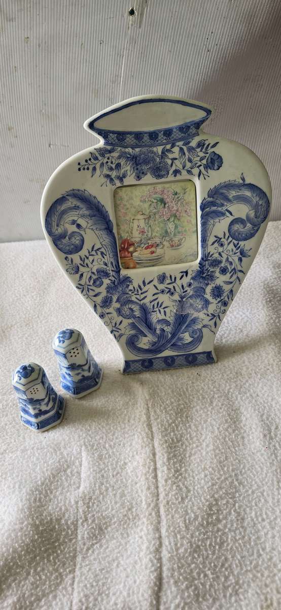 PORCELAIN PHOTO FRAME WITH SALT AND PEPPER SHAKERS