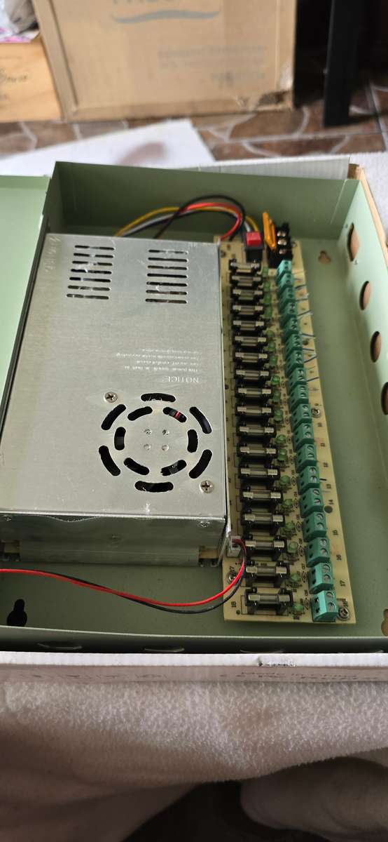 12 VDC 18 OUTPUT SWITCH MODE CCTV POWER SUPPLY