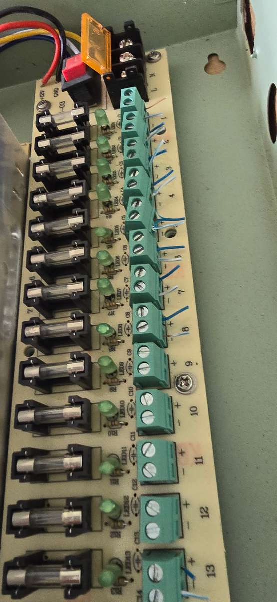 12 VDC 18 OUTPUT SWITCH MODE CCTV POWER SUPPLY