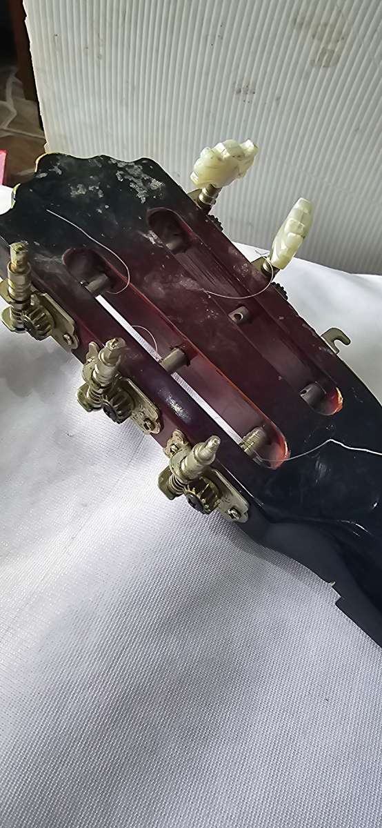 WOODEN GUITAR (SEE DESCRIPTION)