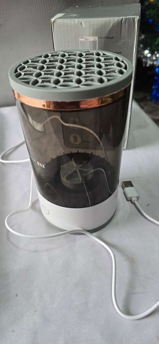 MAKEUP BRUSH CLEANER