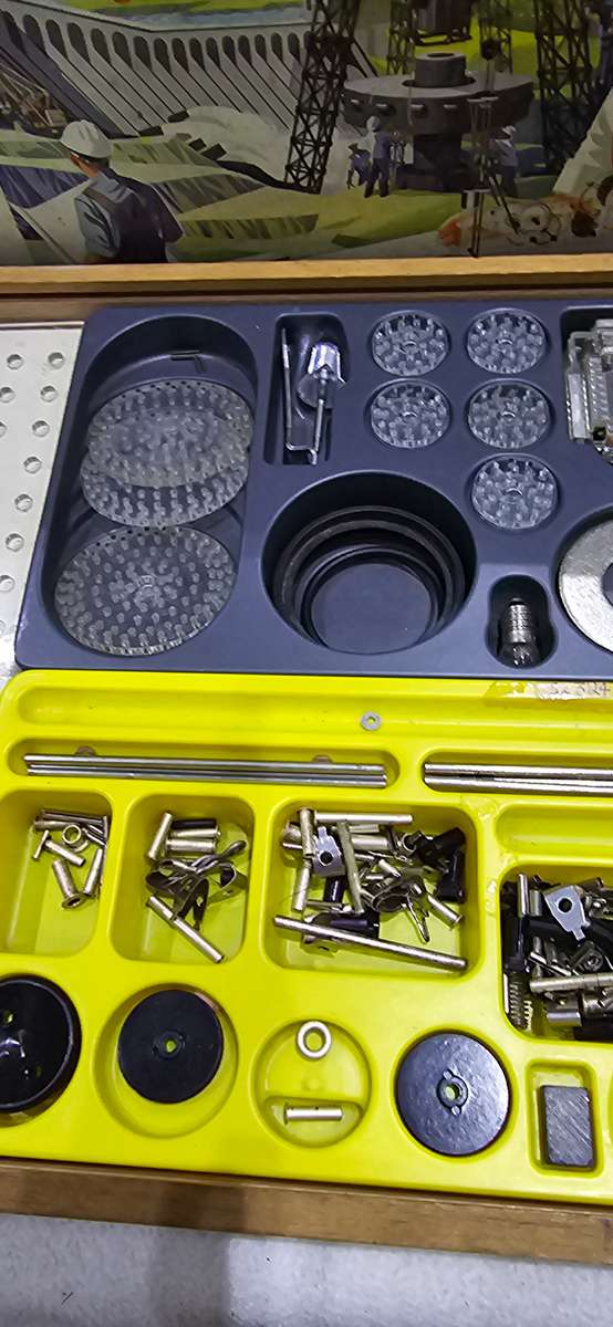 VINTAGE PHILLIPS MECHANICAL ENGINEER WITH INSTRUCTION BOOKLET(UNUSED)