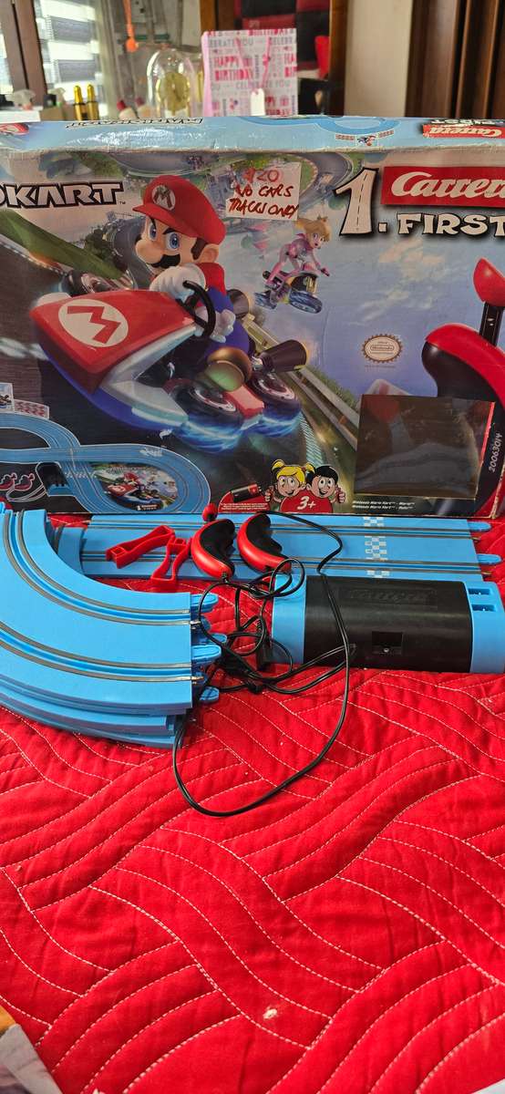 NINTENDO MARIOKARTS TRACK AND CONTROLS