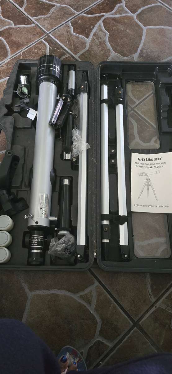 REFRACTOR TYPE TELESCOPE (COMPLETE SET WITH TRIPOD)IN CASE-MINT CONDITION