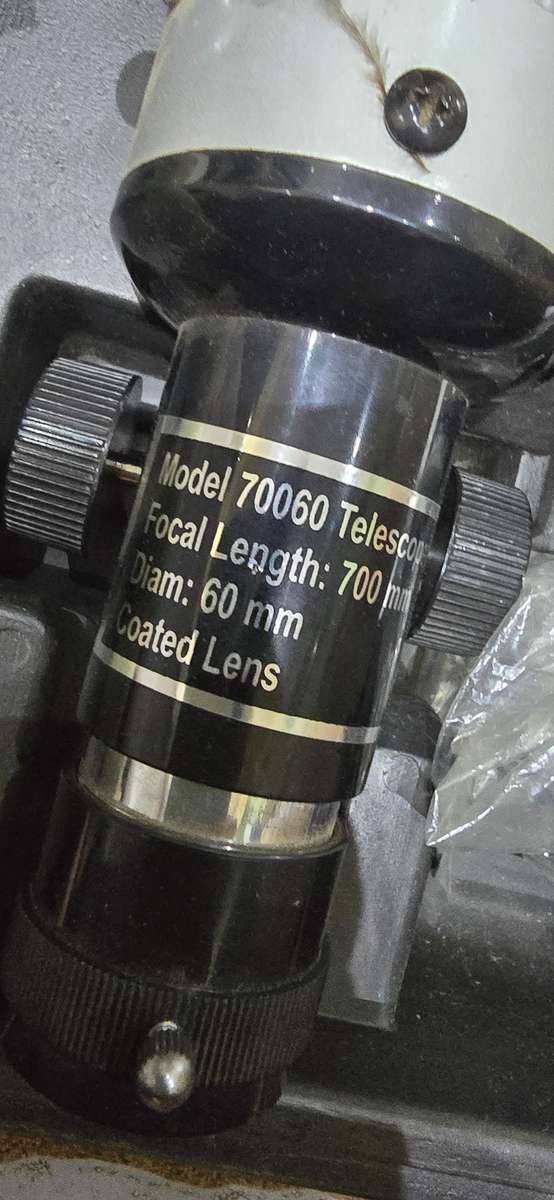 REFRACTOR TYPE TELESCOPE (COMPLETE SET WITH TRIPOD)IN CASE-MINT CONDITION