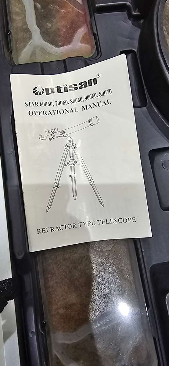 REFRACTOR TYPE TELESCOPE (COMPLETE SET WITH TRIPOD)IN CASE-MINT CONDITION