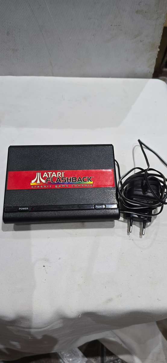 ATARI FLASHBACK GAMING CONSOLE,CONTROLS AND CABLES