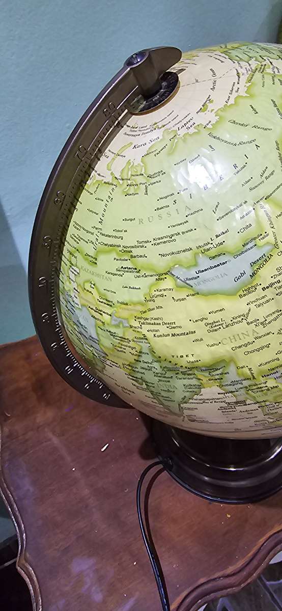 VINTAGE WORLD GLOBE *(LIGHT UP)