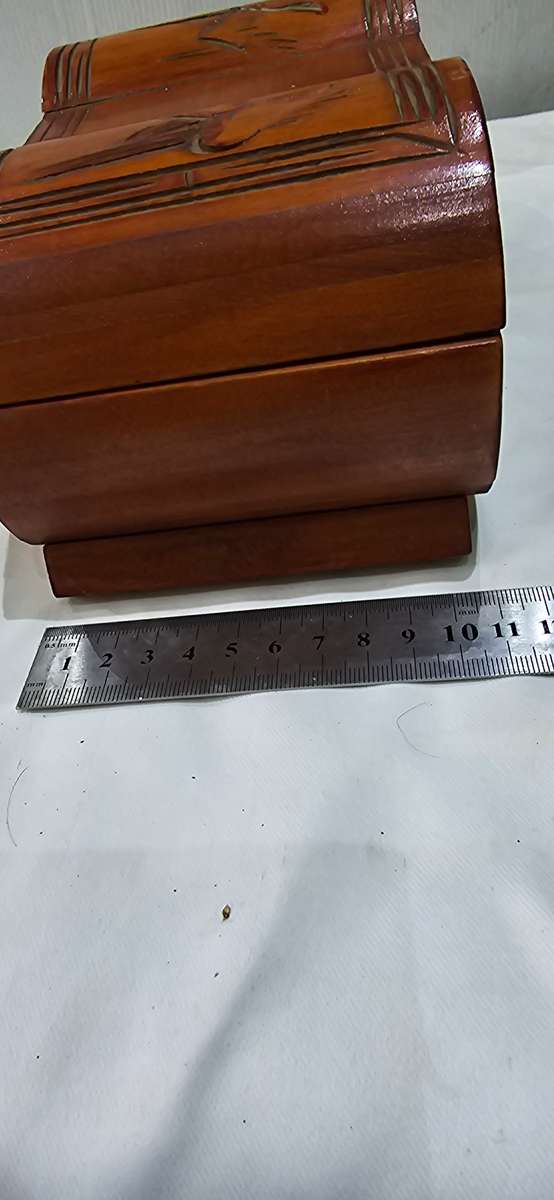 VINTAGE CARVED SOLID WOOD JEWELERY BOX
