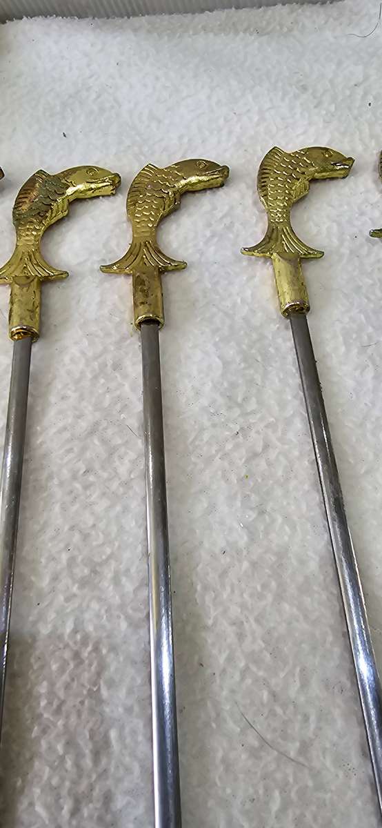 8 PIECE VINTAGE BRASS FISH HANDLE SLEWERS