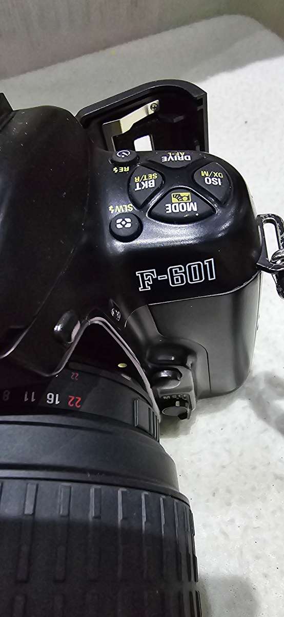 NIKON F601 CAMERA WITH LENS ,CASE AND A SPARE FILM ROLL