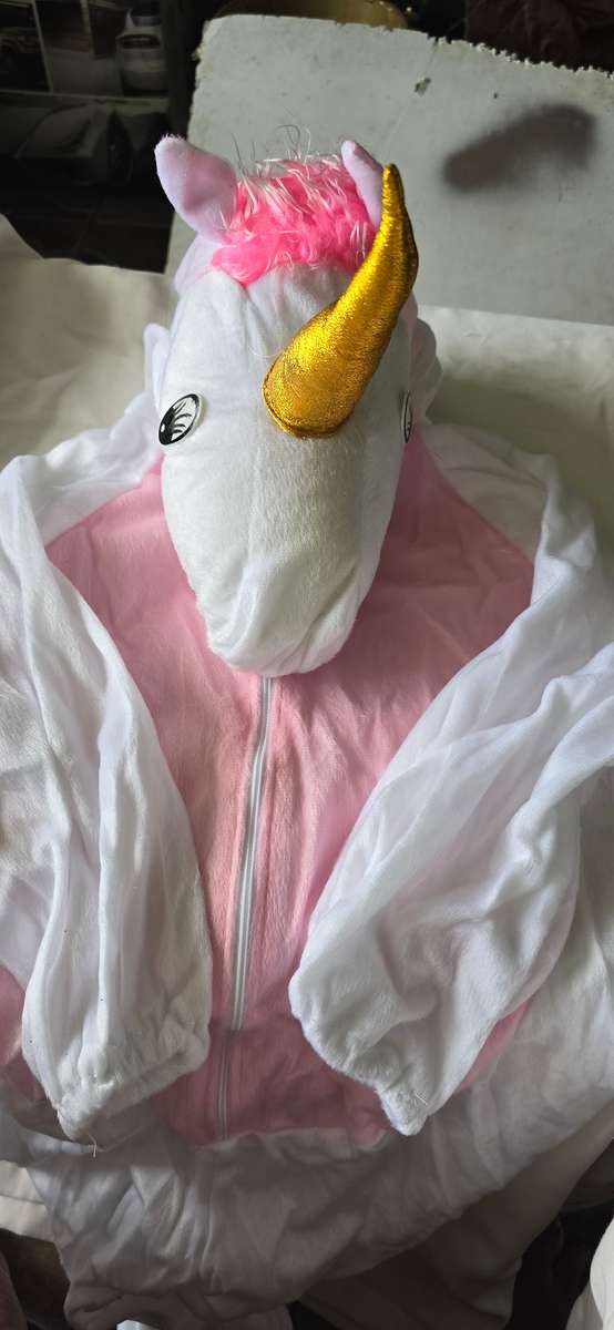 CHILDREN'S HORSE COATUME(SIZE LARGE,7 T0 8 YRS)