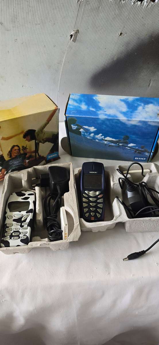 SET OF TWO OLD NOKIA CELLPHONE WITH BATTERY AND CHARGER-SEE DESCRIPTION